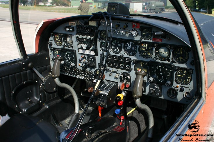 Cockpit SF-260AM